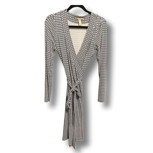 Banana Republic rayon & spandex wrap dress. - Picture 1 of 1